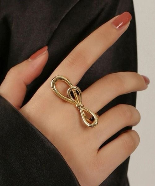 Bow era adjustable ring