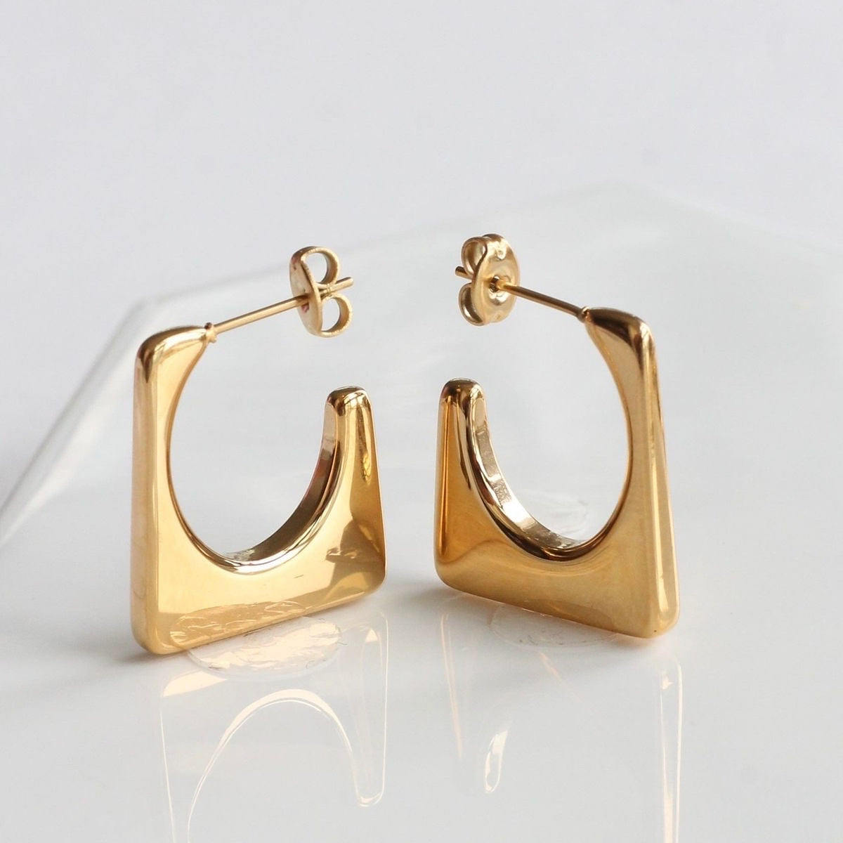 Geometrical minimal earrings