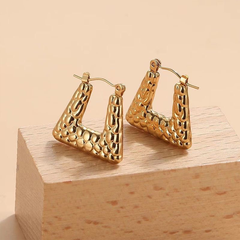 Geometric minimal earrings