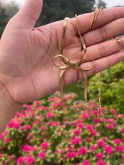 Bow necklace