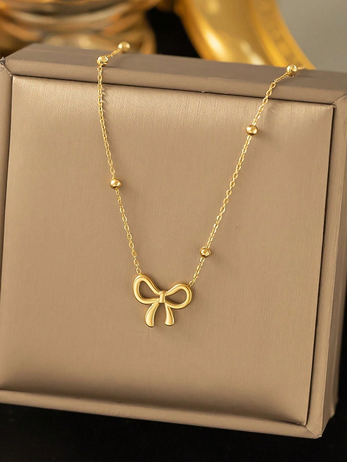 Minimal bow necklace